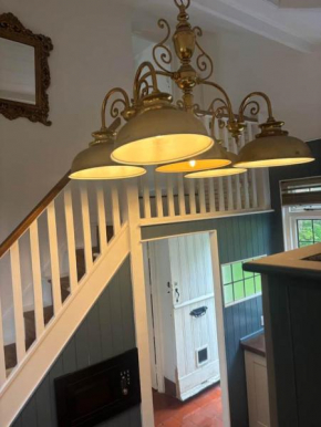 Grade 2 Listed Cottage in Sussex Village